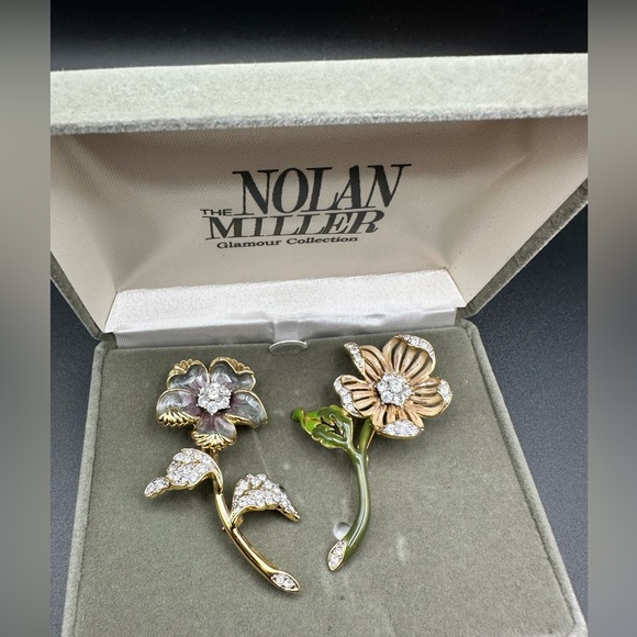 Vintage Nolan Miller Clear Swarovski Rhinestone Enamel Flower Brooch Pin 2 set - Picture 4 of 16
